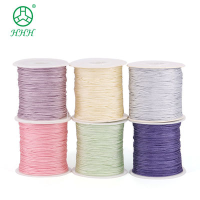 Mejora tu colección con nuestro cordón de jade de tejido de brazalete de rosas de doble rosca personalizable