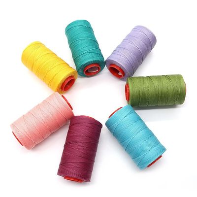 Riqueza de colores 210d Poliéster hilo encerado para coser material de cuero cono plástico