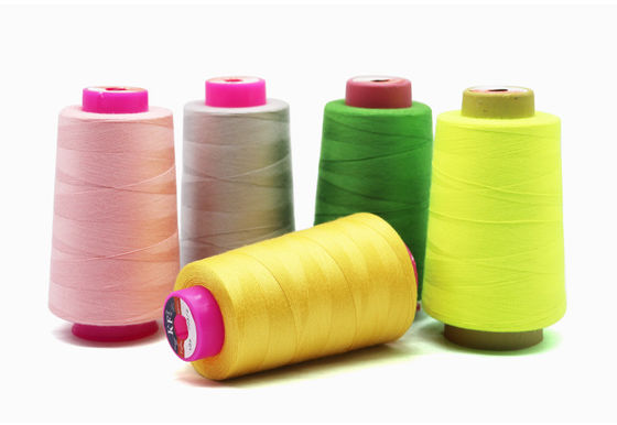 Bajo MOQ 40/2 Spun 100% Polyester hilo de costura para máquinas de costura suministros de alto nivel