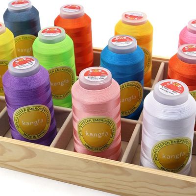 700 colores vibrantes para hilo de bordado de poliéster 120D/2 en materiales duros y gruesos