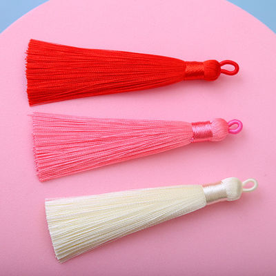 Color tintado con cepillo antistático de 8 cm de seda Fringe Tassel llavero para decoración de bolsas de fiesta
