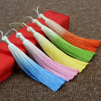 Color tintado con cepillo antistático de 8 cm de seda Fringe Tassel llavero para decoración de bolsas de fiesta