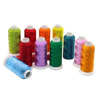 700 colores 100% hilo de bordado de poliéster para la máquina de bordado Entrega rápida