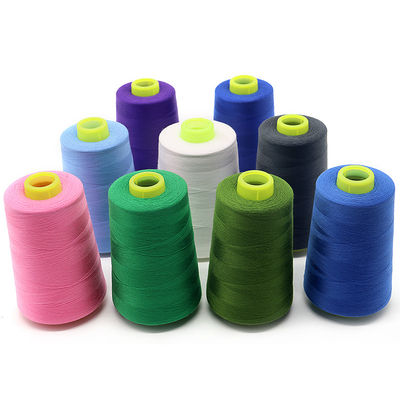 Bajo MOQ 40/2 5000yds Tintado Espínado 100% Poliéster hilo de costura para tejer a mano Durable