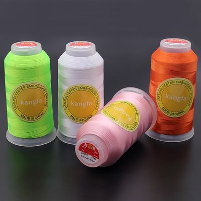 120D/2 100% hilo de bordado de poliéster para la máquina de bordado 4000Yard/cone 700 colores
