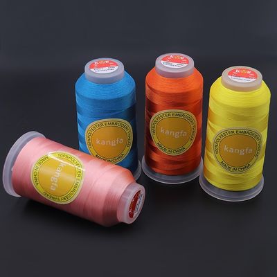 120D/2 100% hilo de bordado de poliéster para la máquina de bordado 4000Yard/cone 700 colores