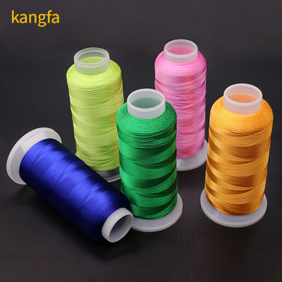 5000 yardas Cone Coser 100% Poliéster 120d 2 hilo de bordado 120g Peso para coser